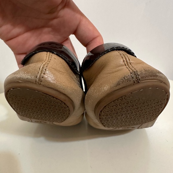*PRE-LOVED* MICHAEL KORS Juliette Tan & Black Leather Ballet Flats - Picture 5 of 8